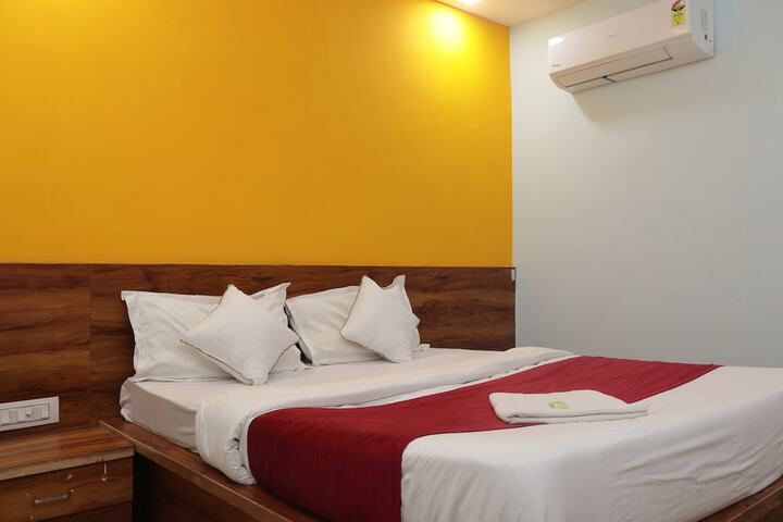 Room 7 of 18