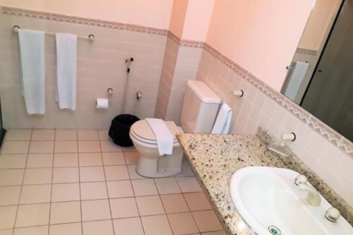 Room 10 of 46