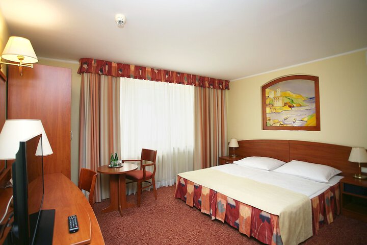 Room 35 of 77