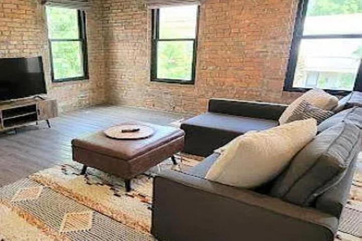 Exterior of Prime Location – Short North – Free Parking