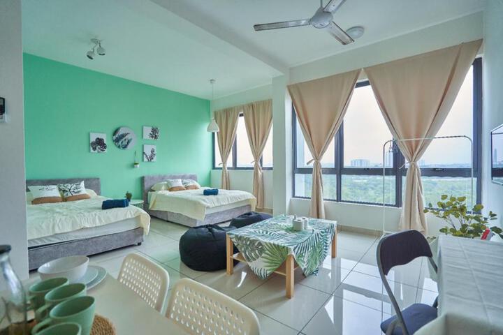 Studio 4 Pax | FREE Netflix & Parking at Semenyih