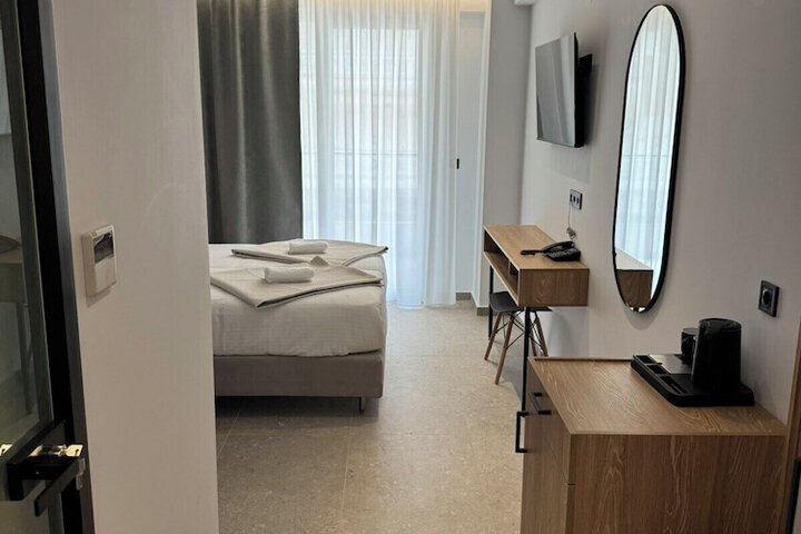 Room 7 of 19