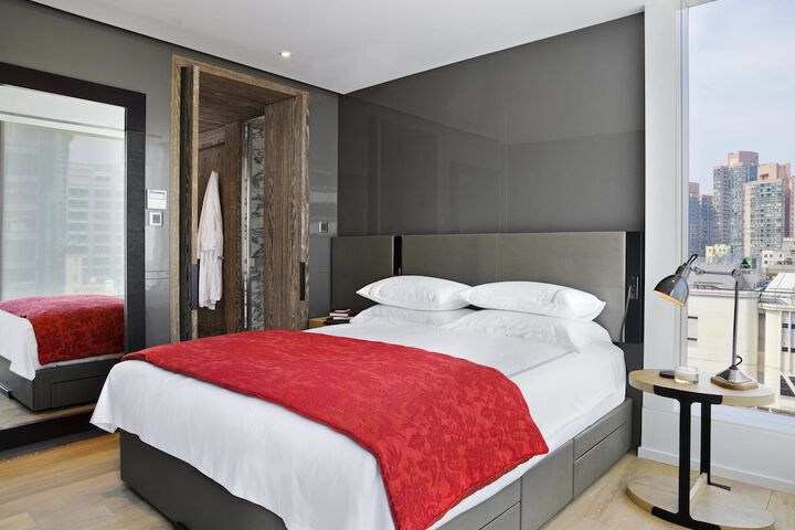 Room 4 of 32