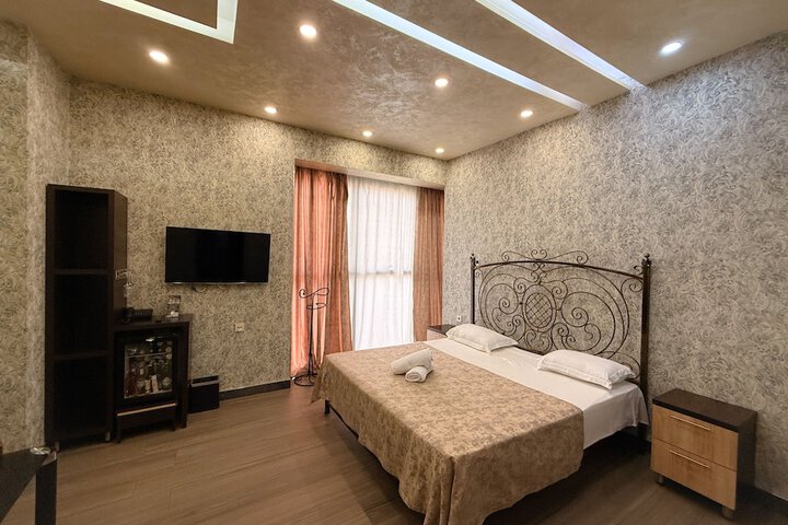 Room 17 of 34