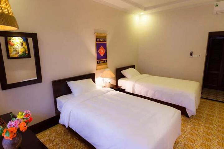 Room 9 of 35