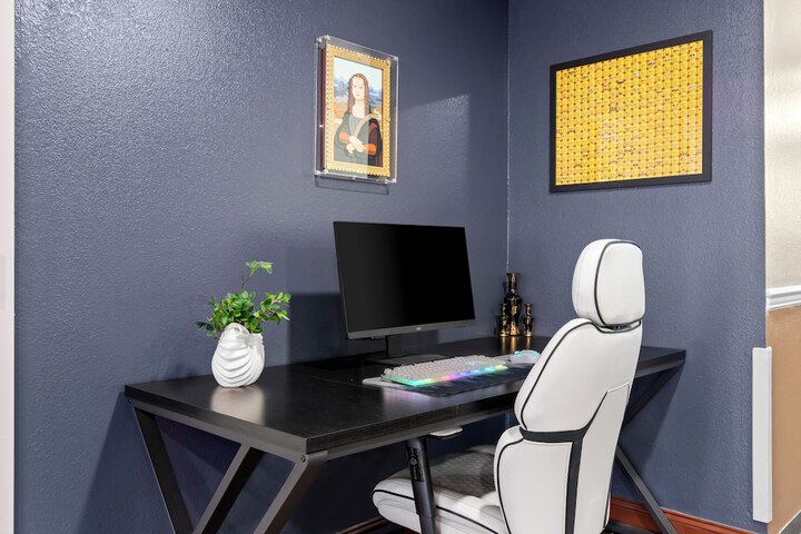 Business Center 29 of 29