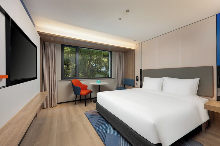 Room 15 of 50