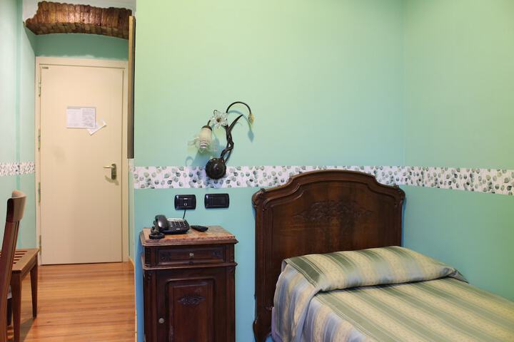 Room 21 of 53