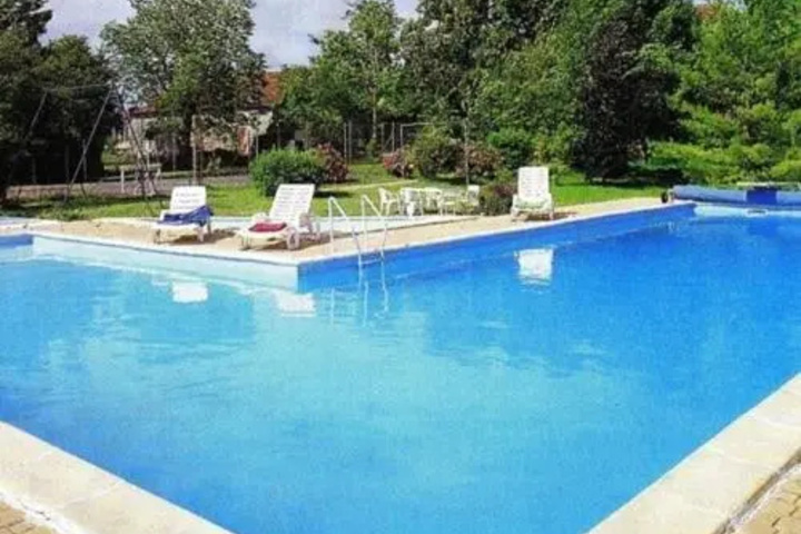 Hotel Pool