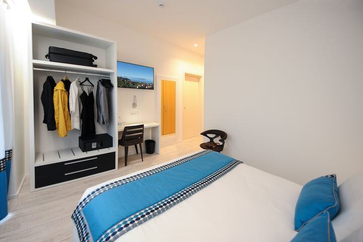 Room 6 of 71
