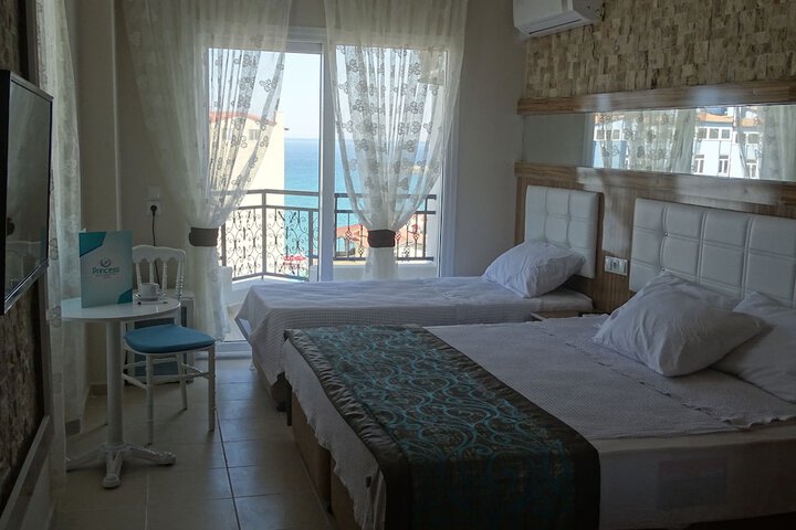 Room 10 of 32