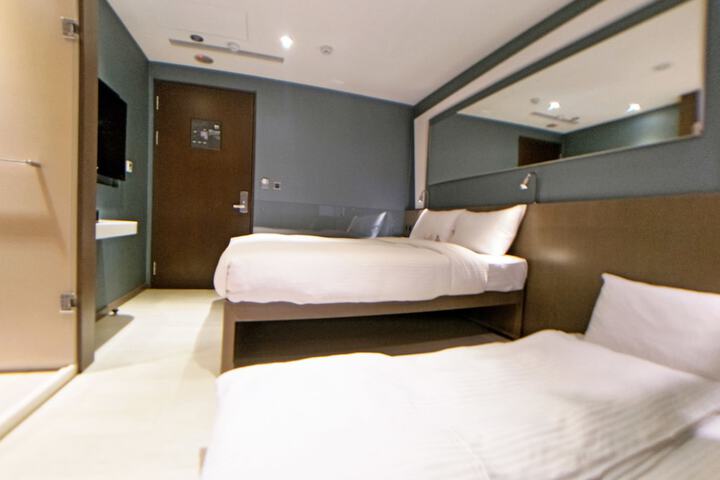 Room 17 of 36