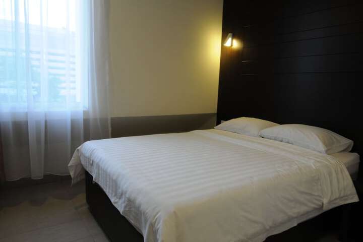 Room 12 of 17