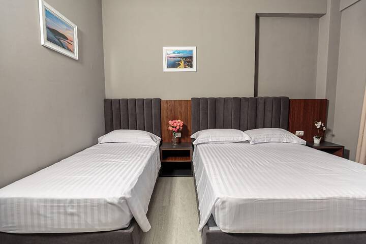 Room 33 of 111
