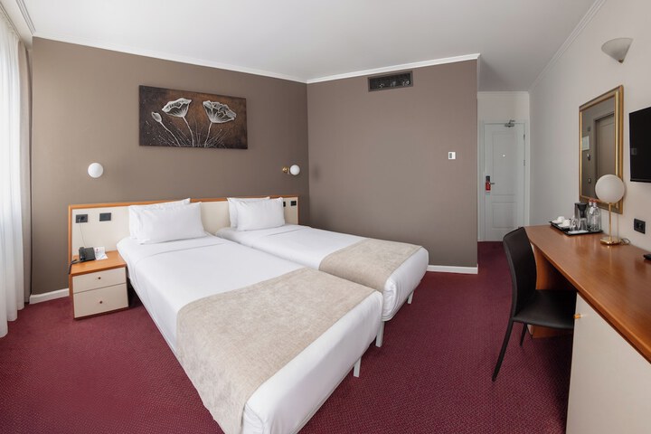 Room 32 of 129