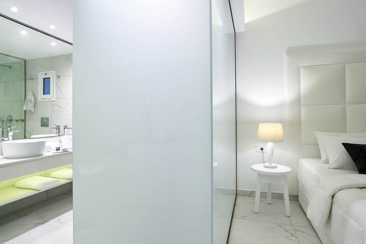 Room 10 of 165