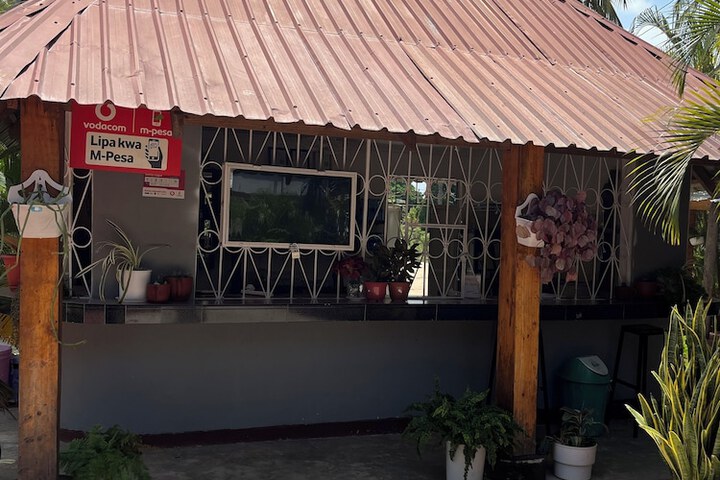 Dining 3 of 7