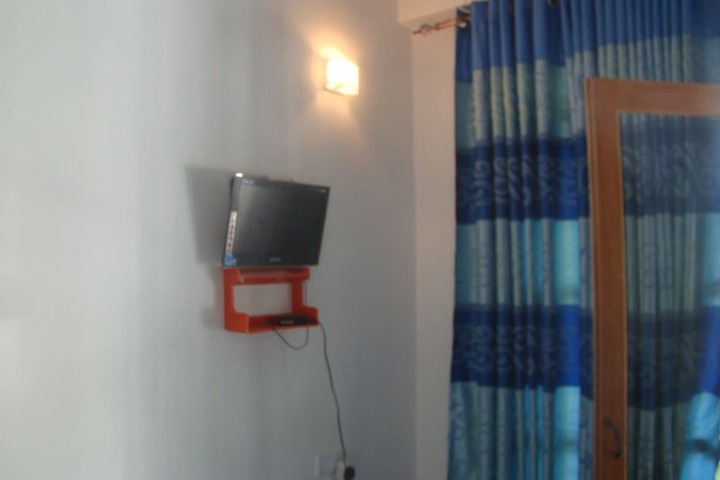 Room 8 of 17