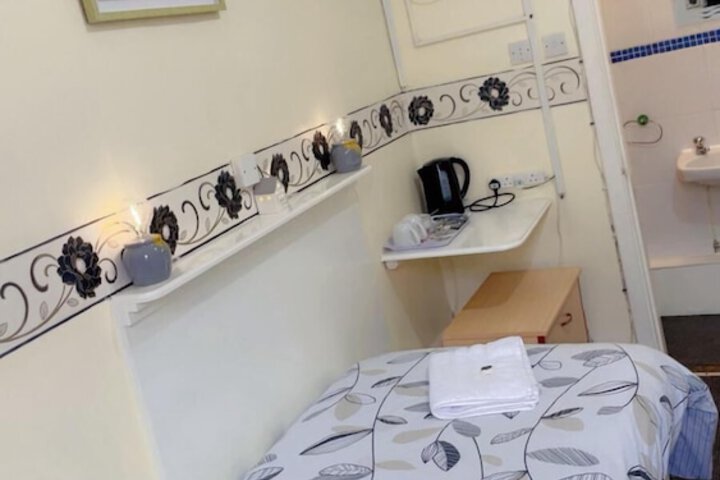 Room 83 of 143