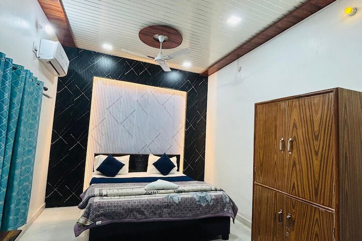 Room 2 of 25