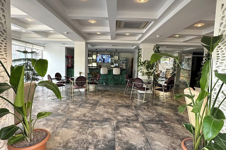 Hotel 75 of 102