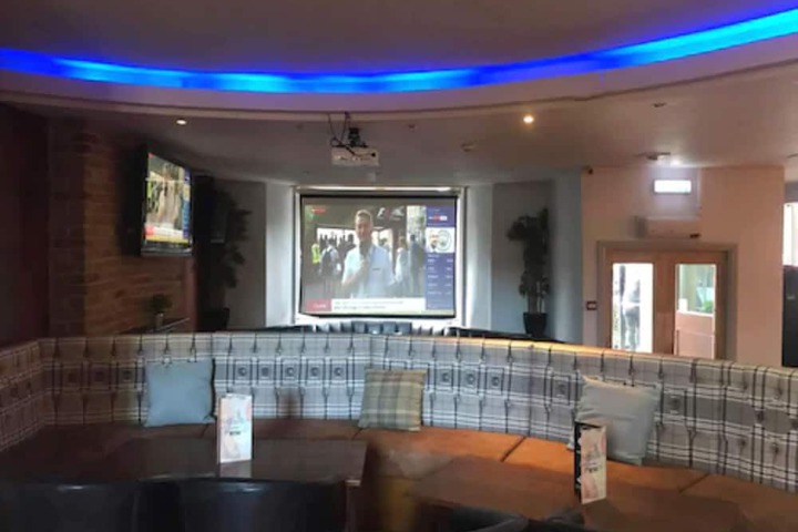 Lounge 51 of 59