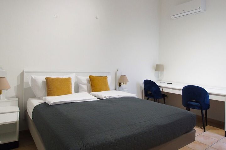 Room 72 of 136