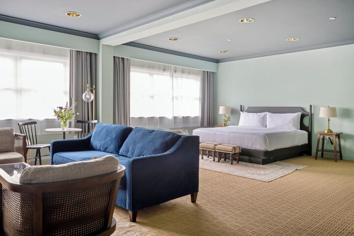1 King Bed Partial Harbour View Balcony (19 of 42)