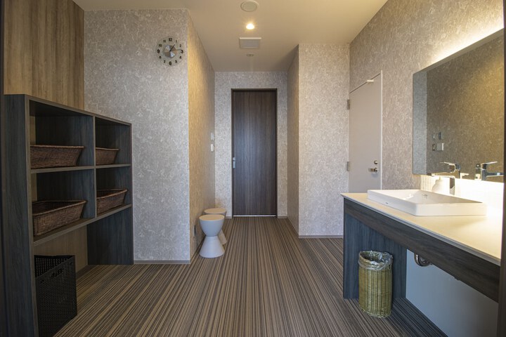 Room 33 of 34