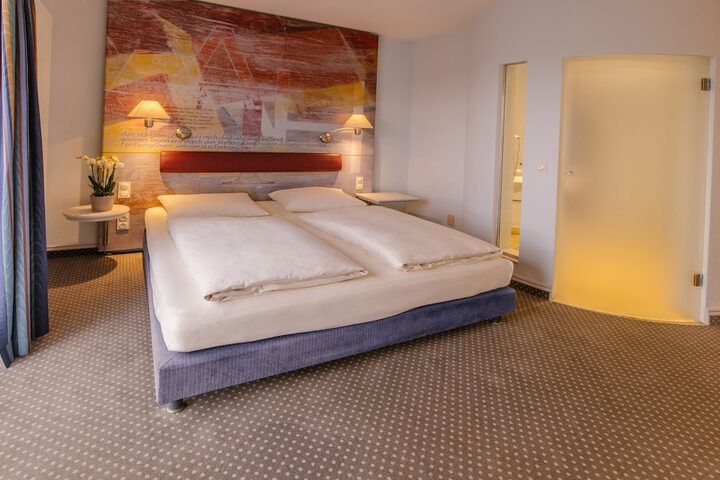 Room 3 of 37