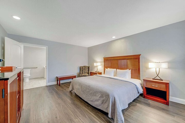 Room 8 of 36