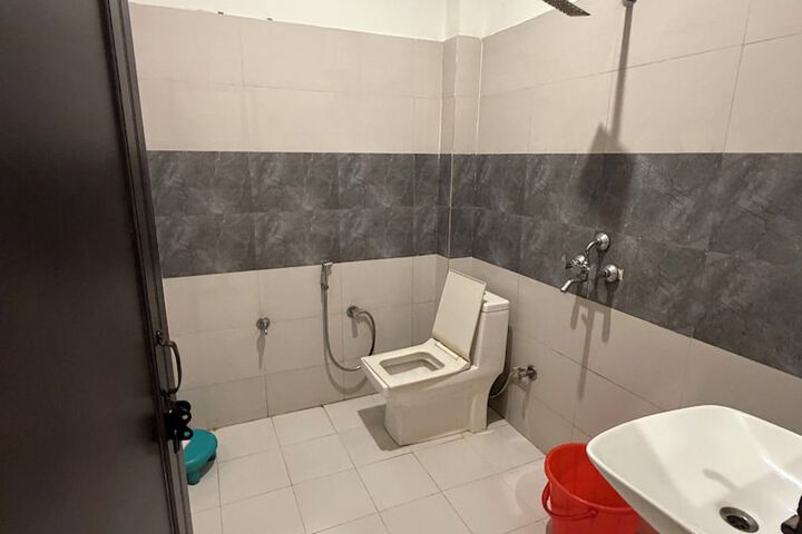Room 12 of 23