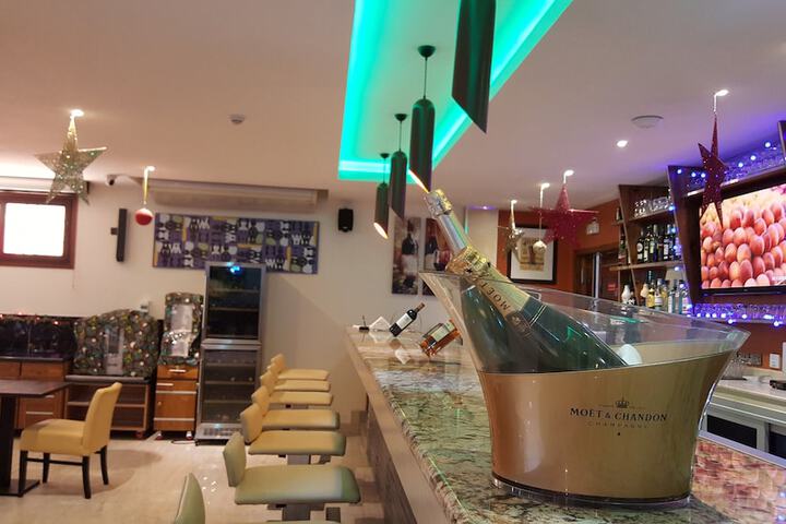 Lounge 65 of 90