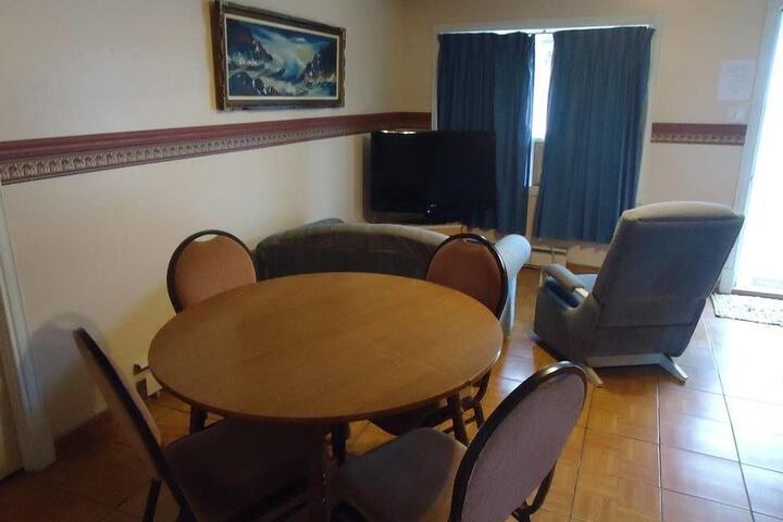 Room 32 of 62