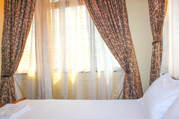 Room 6 of 37