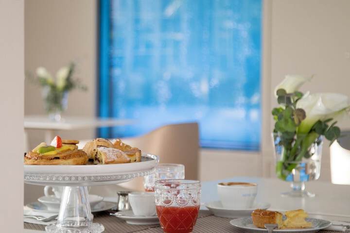 Breakfast/Coffee Service 81 of 111