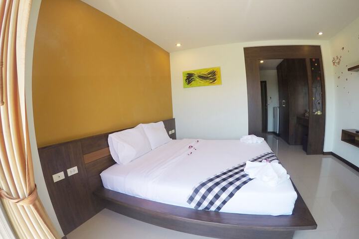 Room 7 of 33