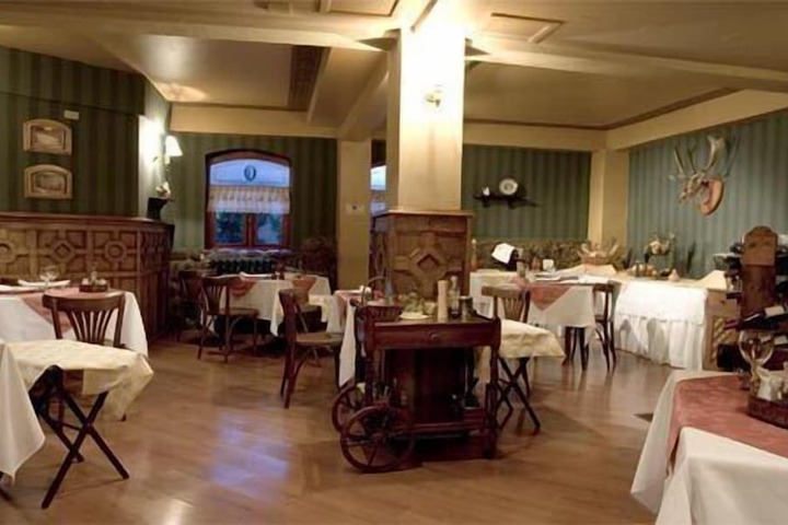 Dining 12 of 14