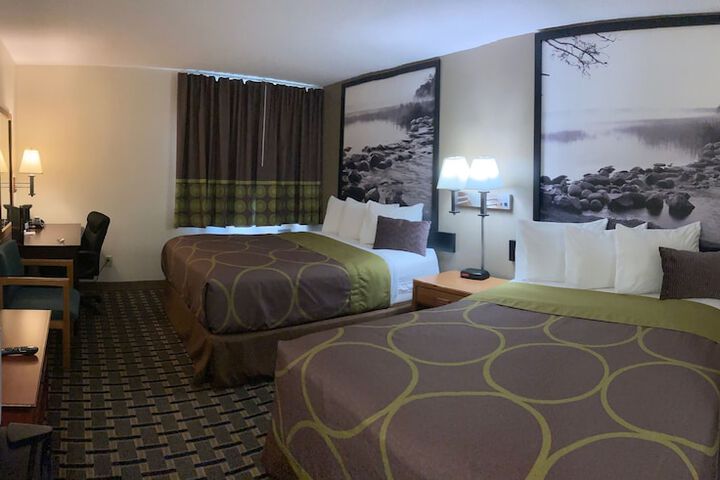 2 Queen Beds (3 of 15)