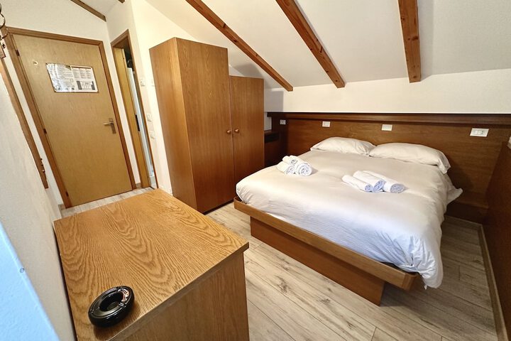 Room 14 of 34