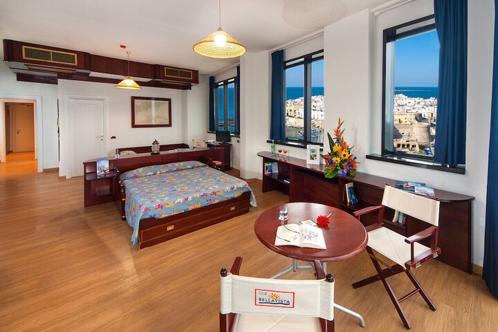 Room 51 of 178