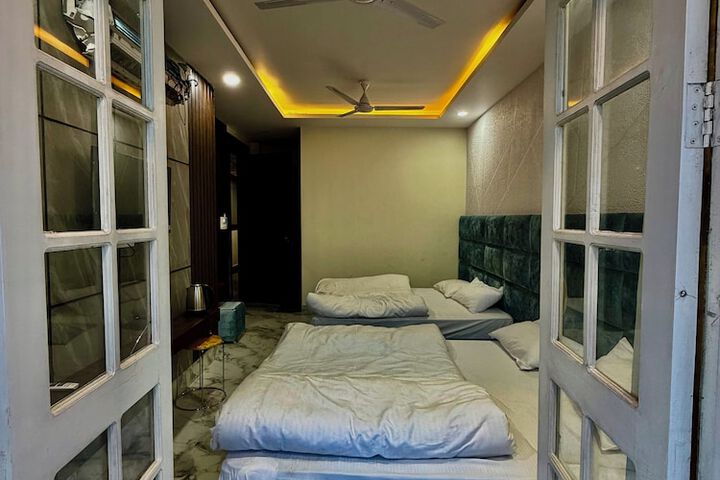 Room 5 of 18