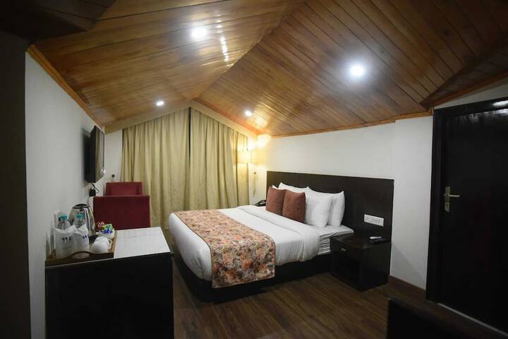 Room 12 of 76