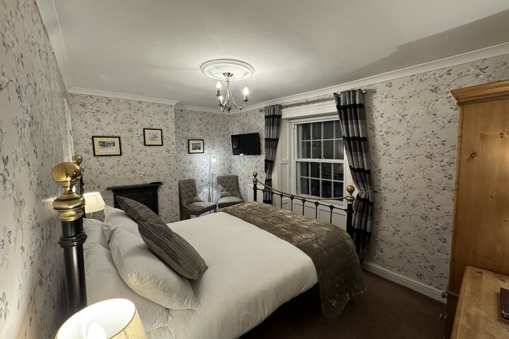 Room 8 of 27