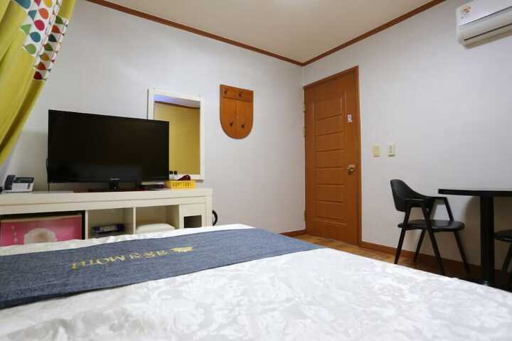 Room 18 of 28