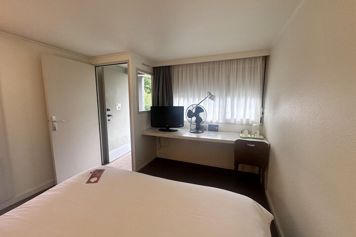 Room 8 of 39