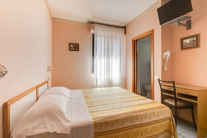 Room 7 of 49