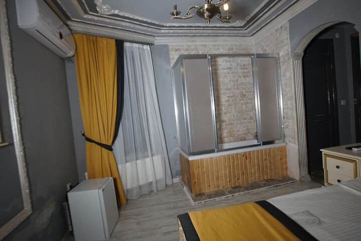 Room 13 of 34