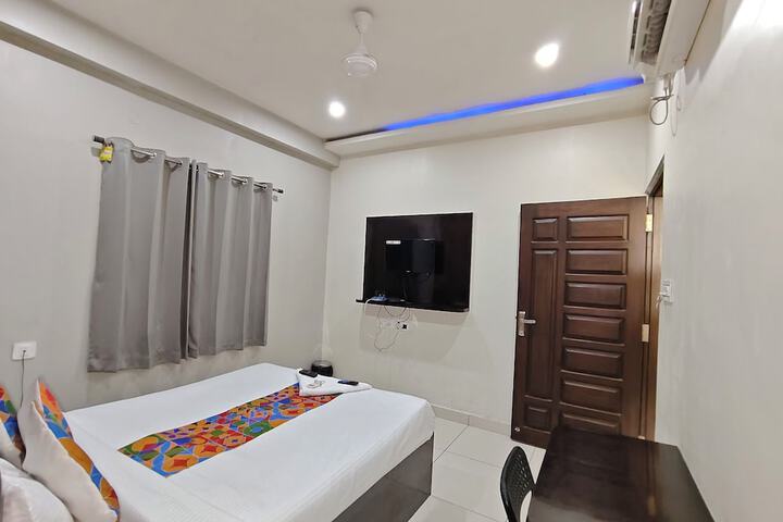 Room 11 of 30