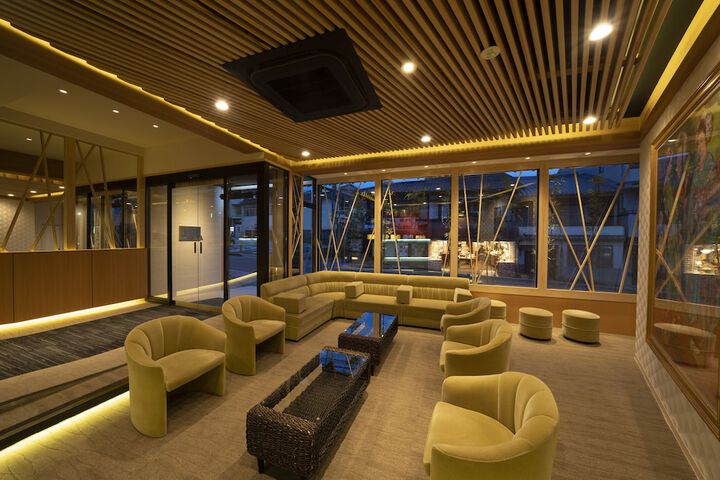 Entrance & Lobby
